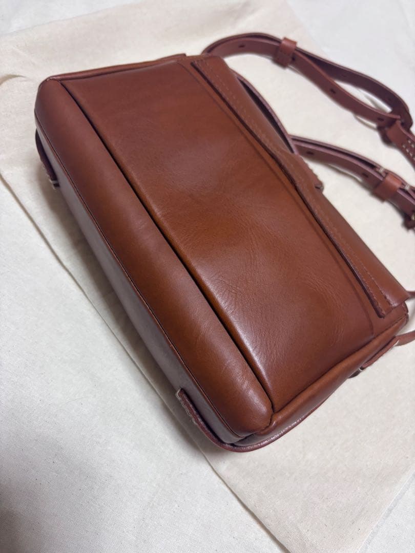 genten サドルベルト ヌオーバ 横型コンパクトショルダーバッグ　チャ