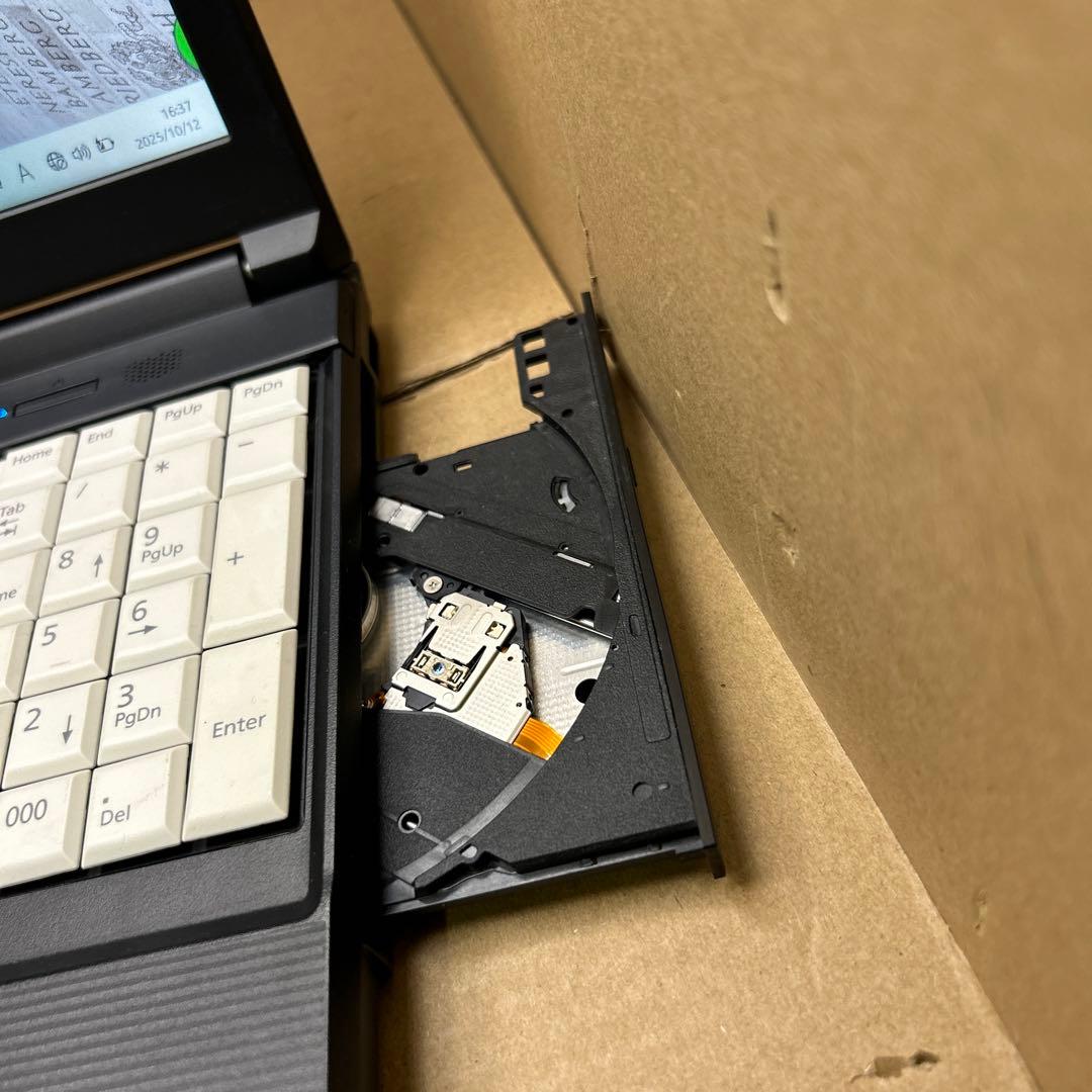 富士通　LifeBook A577 8GB/256GB Core i5