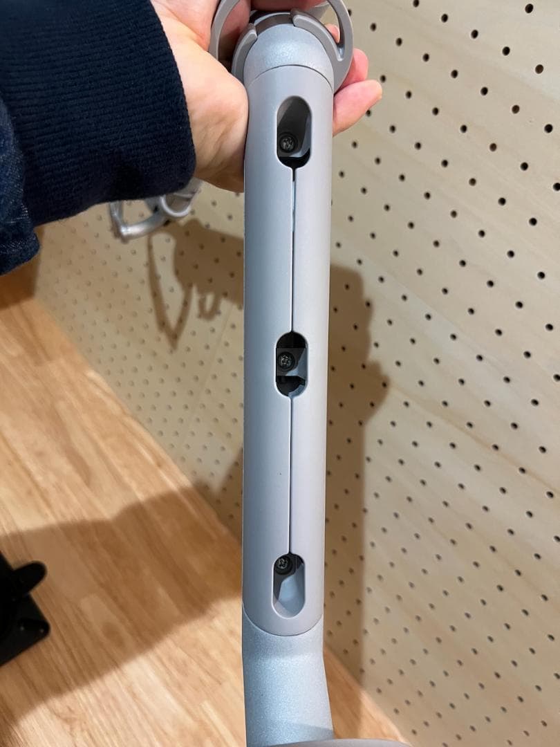 CBS FLO ハーマンミラー モニターアーム シルバー