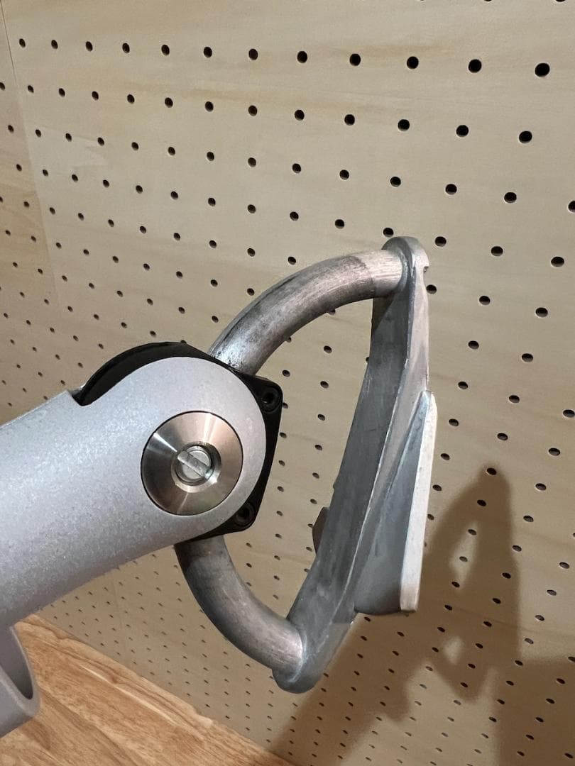 CBS FLO ハーマンミラー モニターアーム シルバー