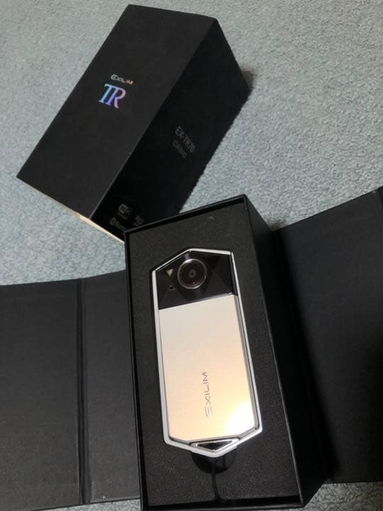 Casioカシオ自撮りカメラEX-TR70