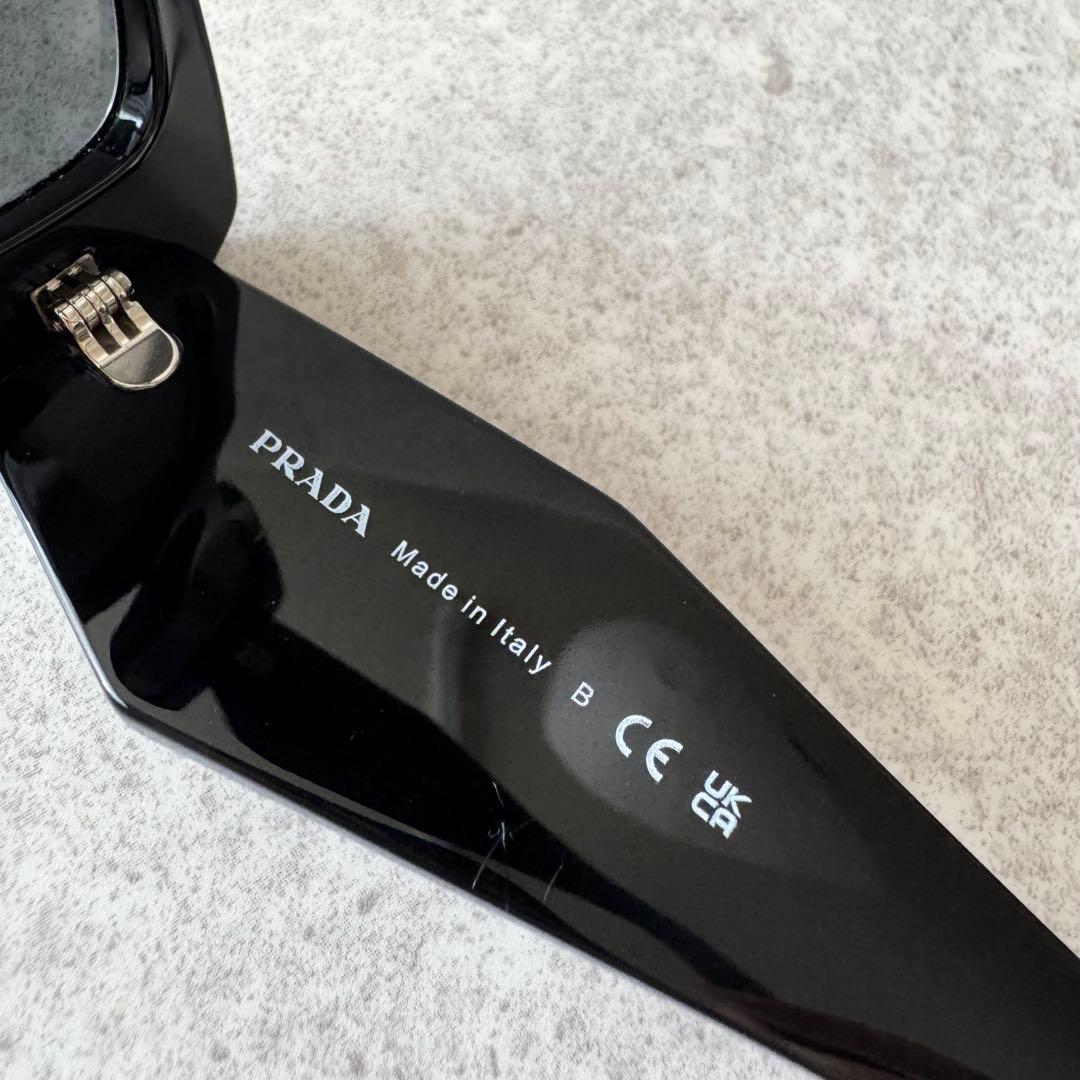 PRADA　プラダ　サングラス　黒　ブラック　ロゴ　SPR17W