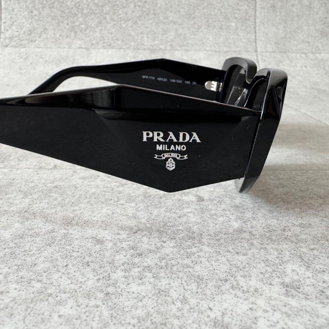 PRADA　プラダ　サングラス　黒　ブラック　ロゴ　SPR17W