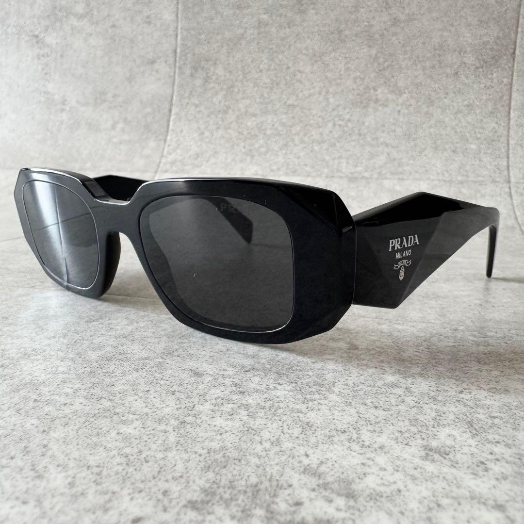 PRADA　プラダ　サングラス　黒　ブラック　ロゴ　SPR17W
