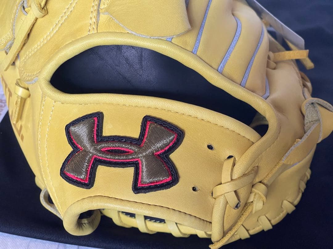 UNDER ARMOUR 軟式グローブ CB8041 イエロー