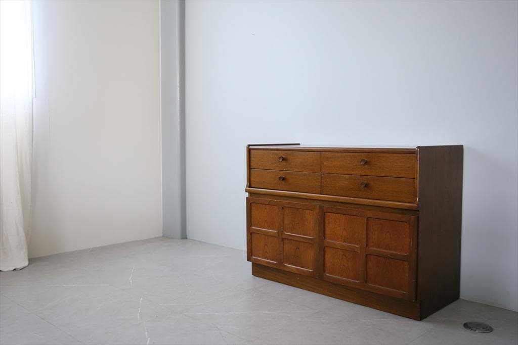 英国アンティークNathanネイサン製キャビネット/サイドボード(91-88)