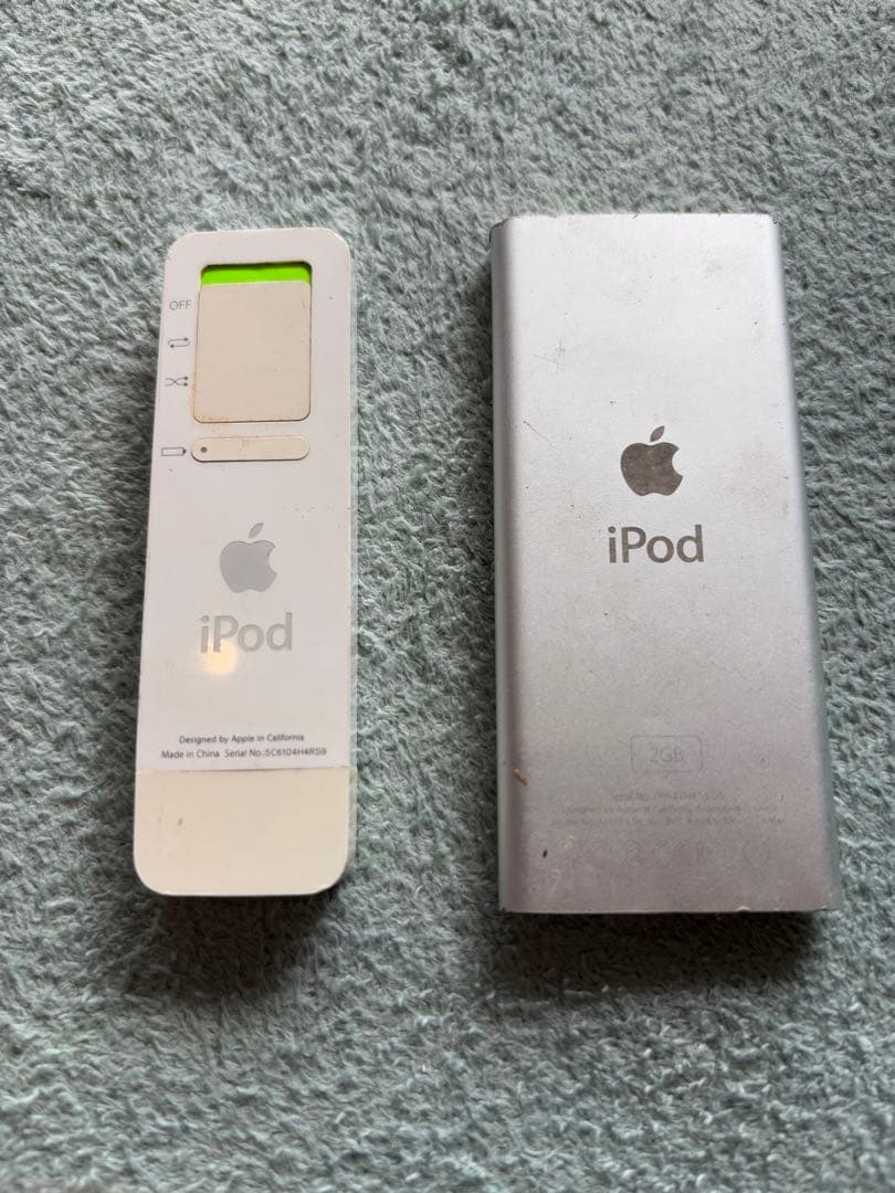 iPod Shuffle ホワイト & iPod Nano シルバー