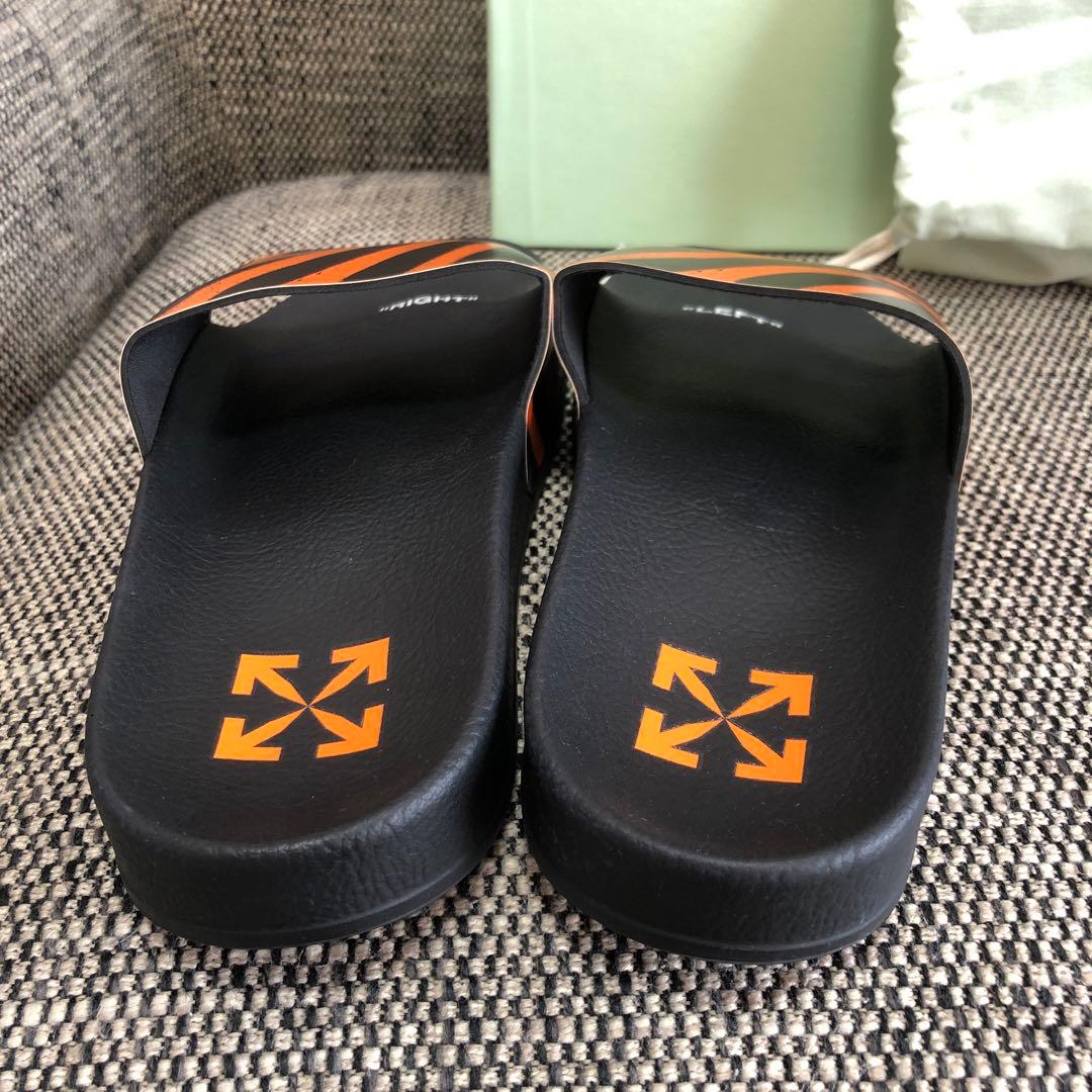 Off-White ストライプサンダル