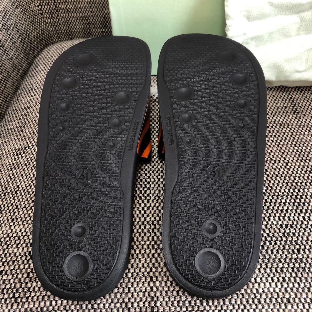 Off-White ストライプサンダル