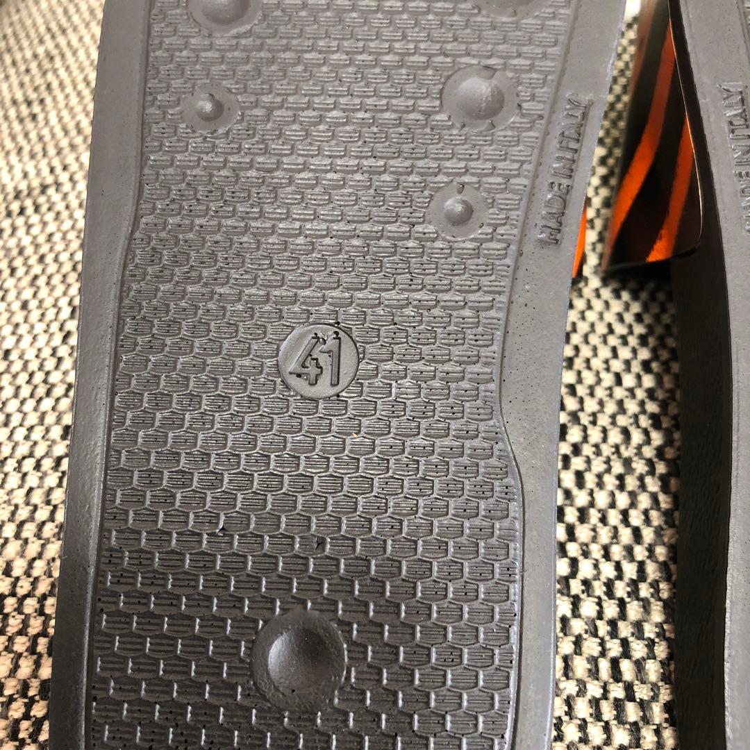 Off-White ストライプサンダル