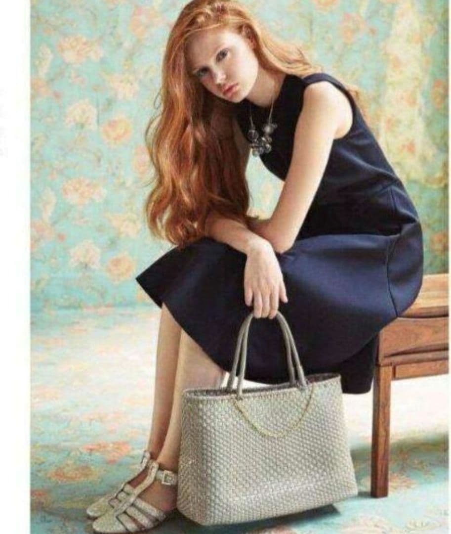 アンテプリマ イントレッチオ 横長 マットカーキ ワイヤーバッグ A4