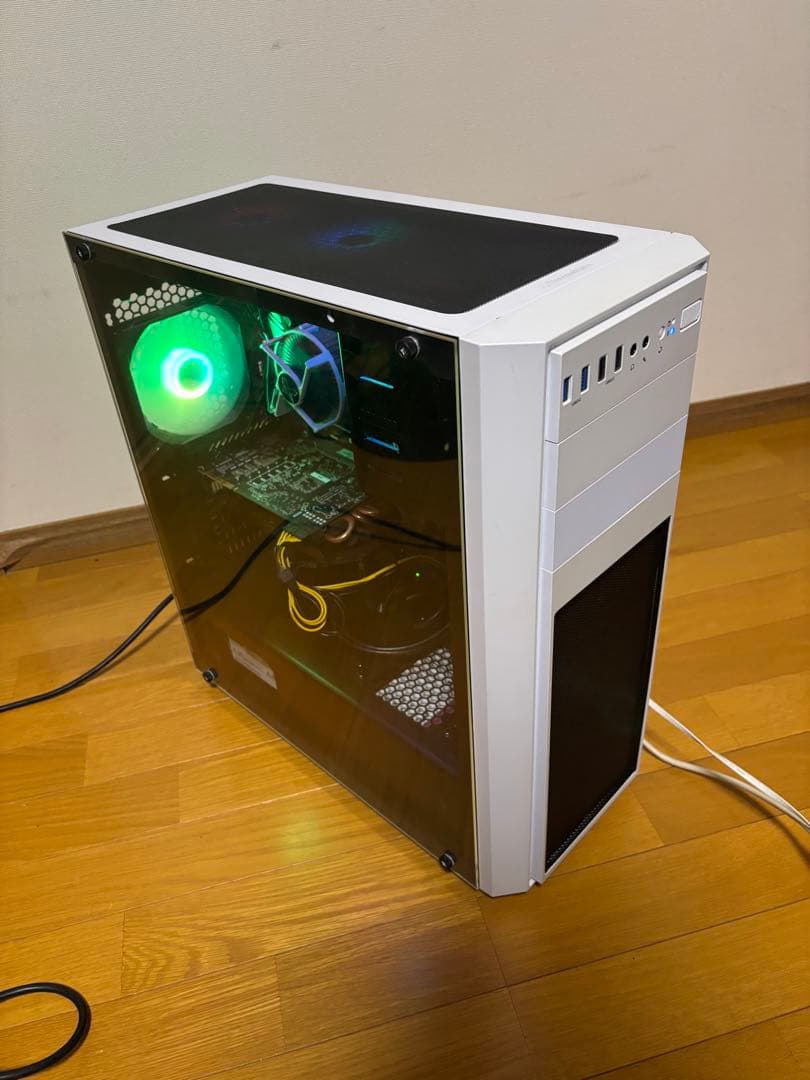 結構光る！自作ゲーミングPC中古です！新品M.2SSDで快適！