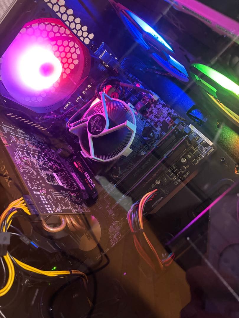 結構光る！自作ゲーミングPC中古です！新品M.2SSDで快適！