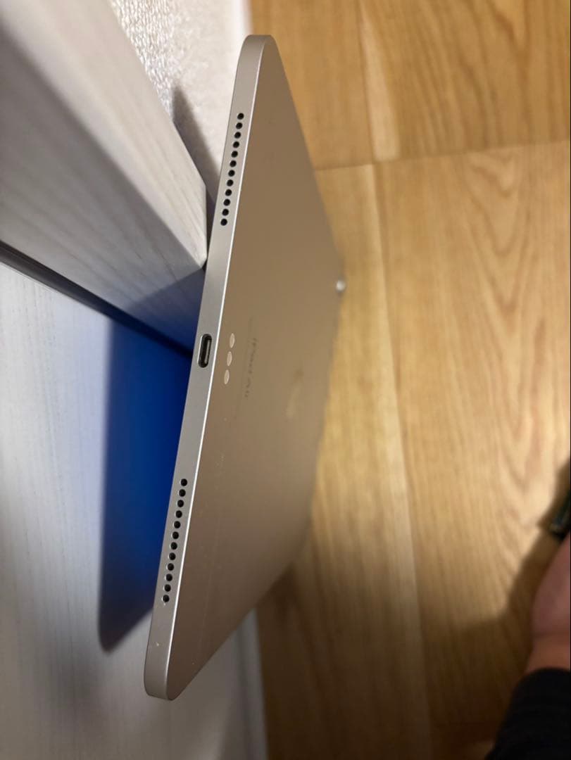 Apple iPad Air 第5世代 本体 カバー付き