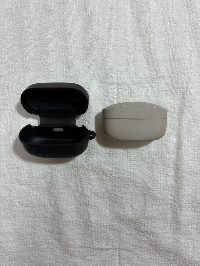 WF-1000XM-4 本体　カバー付き