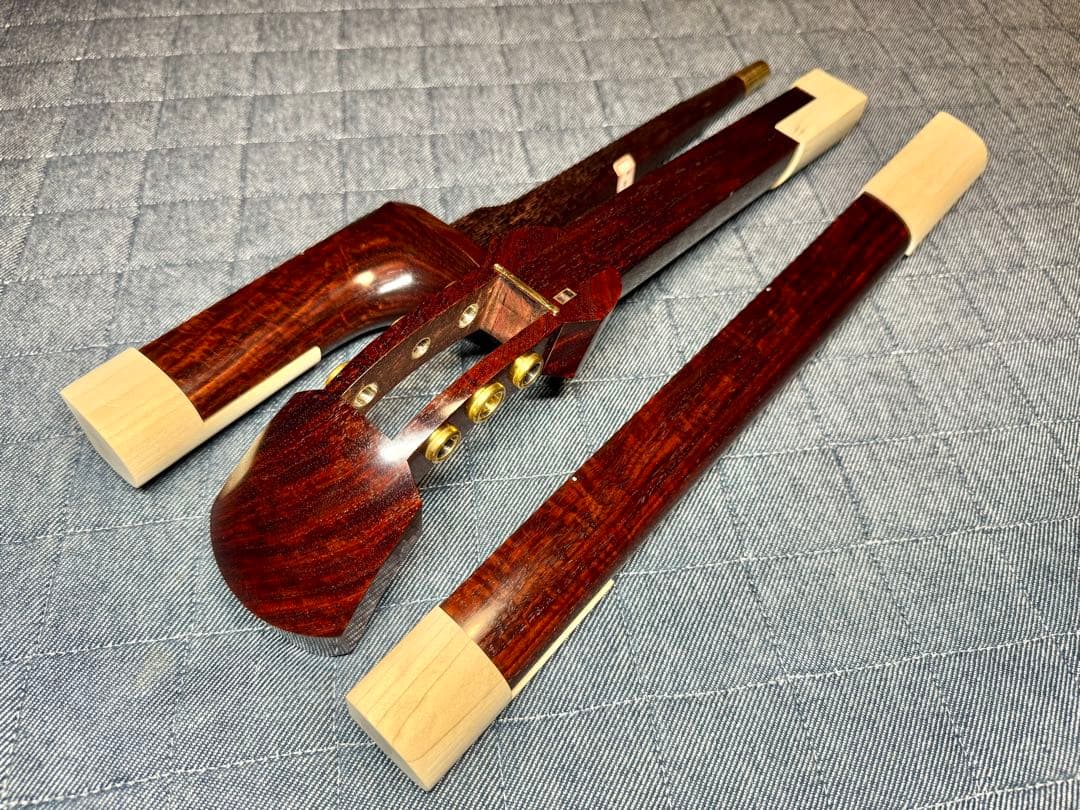 【虎縮杢・極】特上 津軽三味線 子持綾杉 仮継付 本黒檀糸巻 美品 太棹 三味線