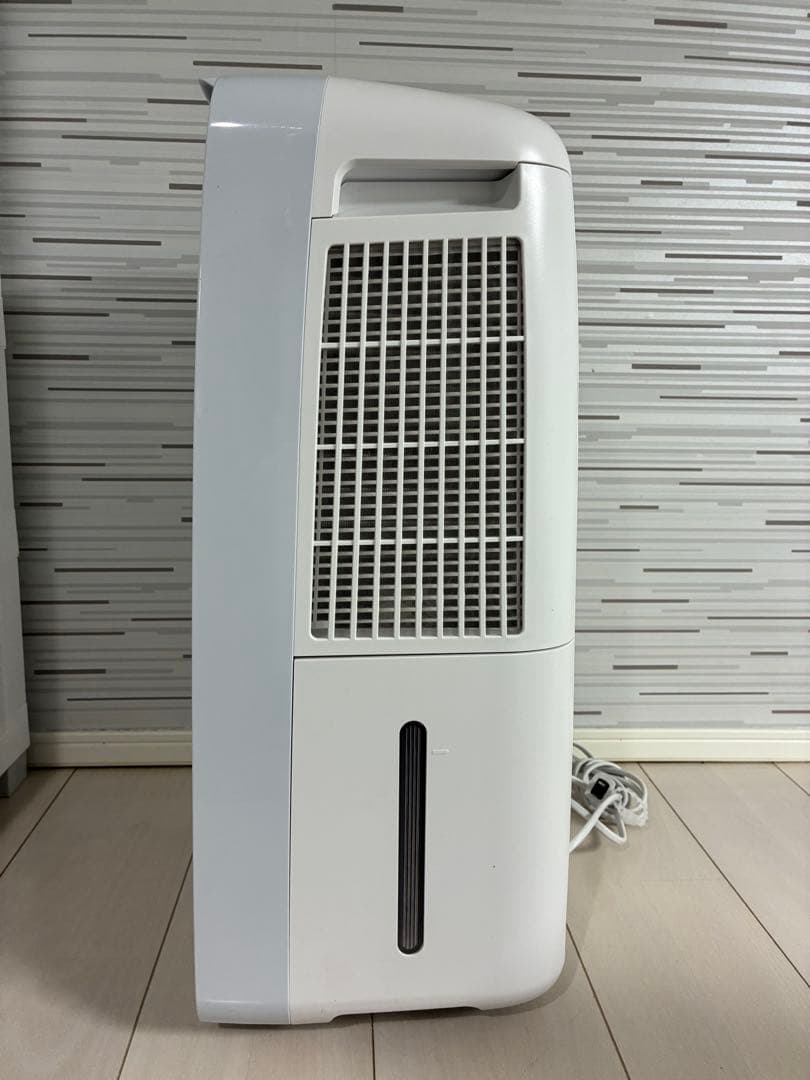 SHARP 冷風・衣類乾燥除湿機　コンパクトクール　2022年製　説明書付き