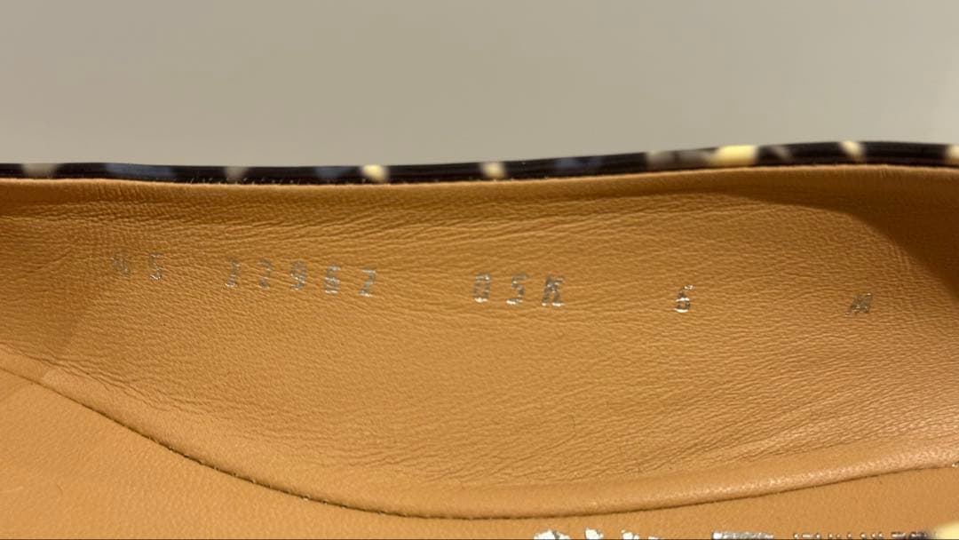 Ferragamo ヒョウ柄 フラットシューズ