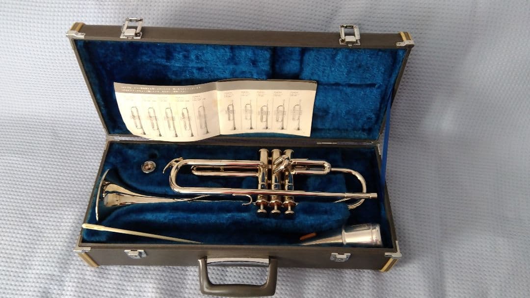 トランペット シルバー 　ハードケース付き
