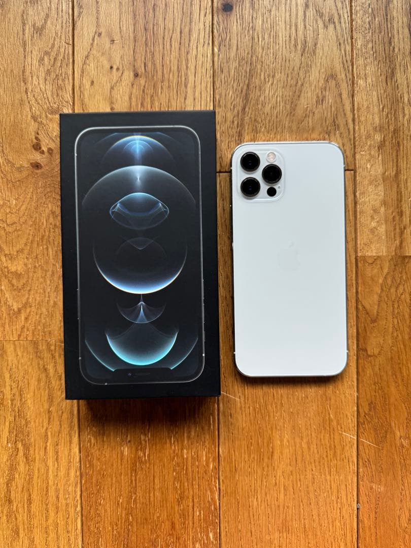 iPhone 12 Pro シルバー256GB SIMフリー