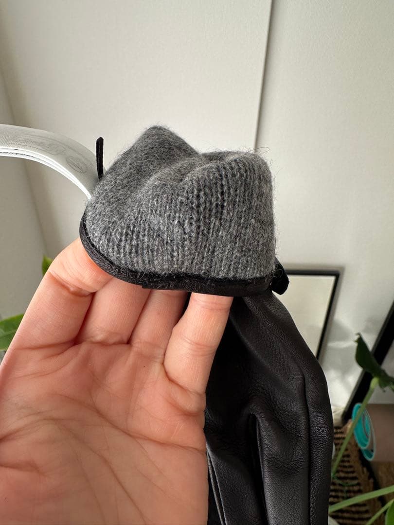 COS 新品CASHMERE-LINED 山羊革 カシミヤ裏地付きレザーグローブ