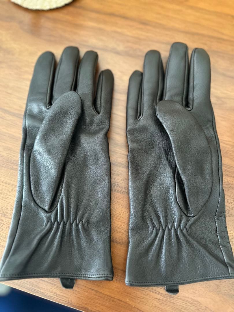 COS 新品CASHMERE-LINED 山羊革 カシミヤ裏地付きレザーグローブ