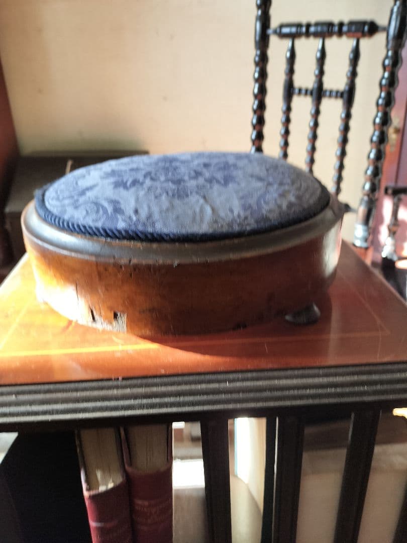 イギリスアンティークフットスツール