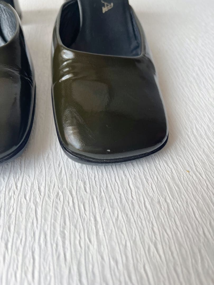 プラダ　PRADA エナメル　スクエアトゥミュール　イタリア製　35