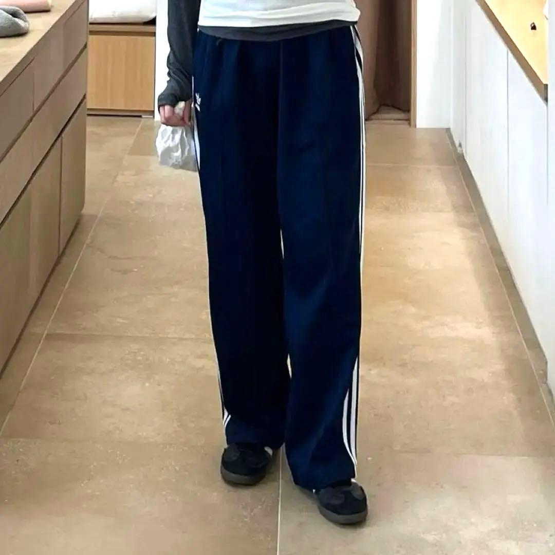 アディダス　トラックパンツ　ネイビー