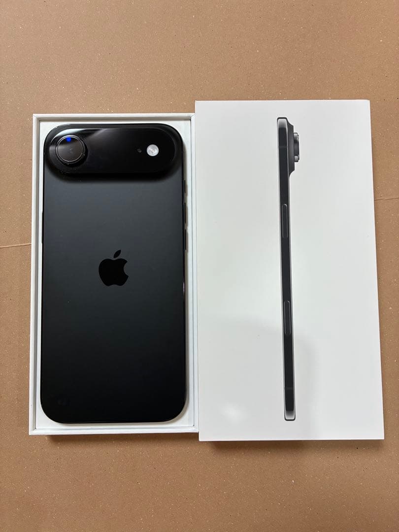 Apple iPhone 17AIR256ブラック 本体とケース付き