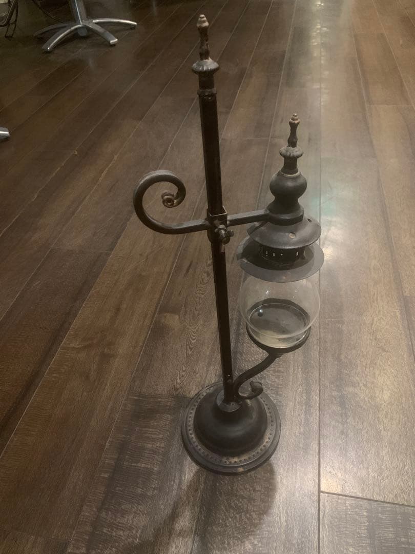 必見！！正体不明のアンティークランプ　ヴィンテージ　クラシック　ご覧下さい！！