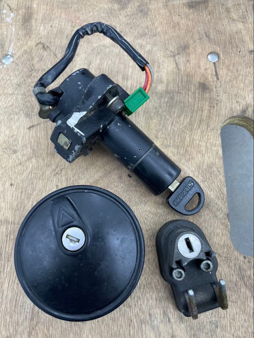 スズキ GSX400F GSX400FS インパルス純正メインキータンクキャップ