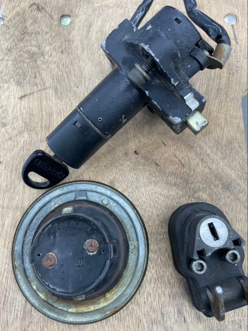 スズキ GSX400F GSX400FS インパルス純正メインキータンクキャップ