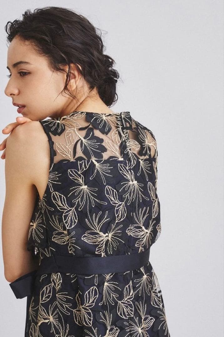 新品[グレースコンチネンタル22AW ラメ刺繍ノースリーブワンピース　38 黒