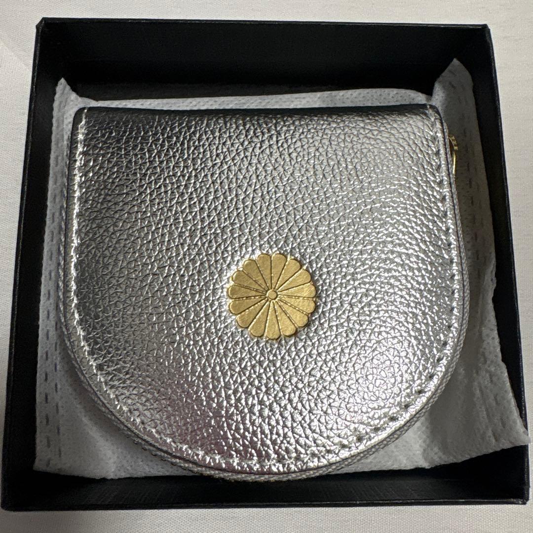 【新品未使用】皇室財布 ケース　小銭入れ　馬蹄型 シルバー　牛革