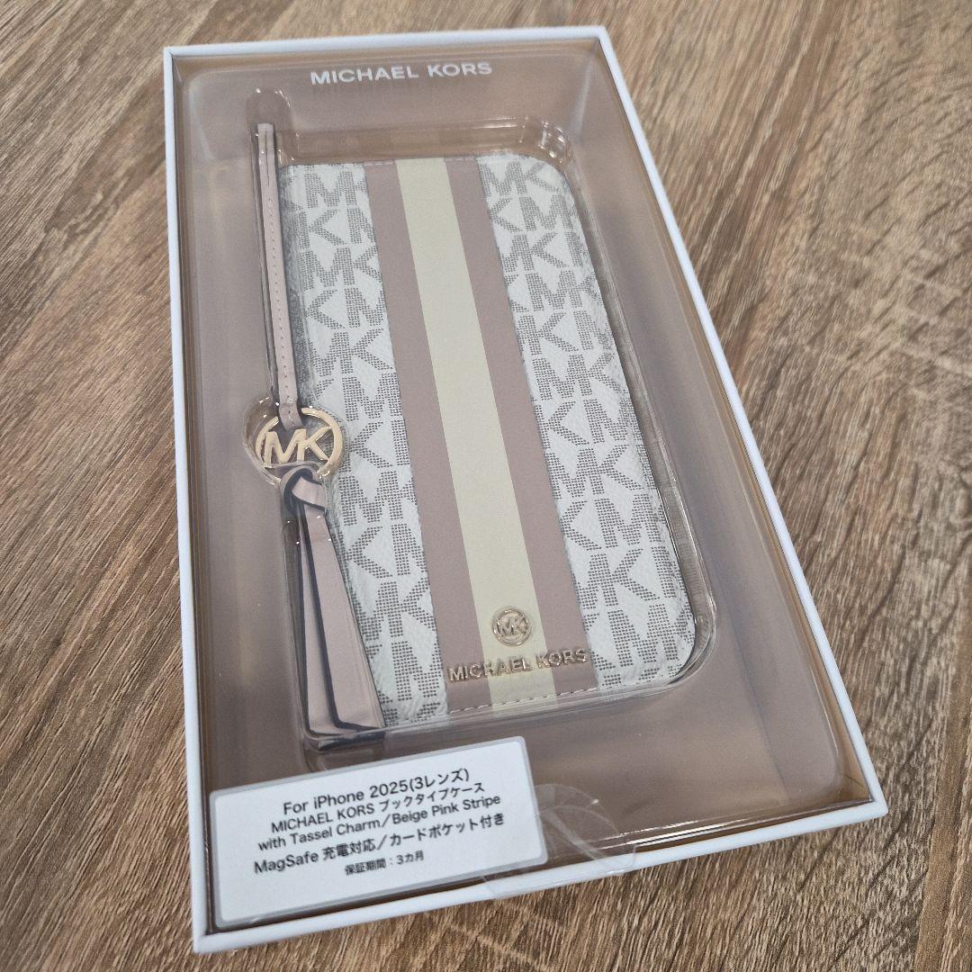 iPhone17Pro マイケルコース ブックタイプwith タッセルチャーム