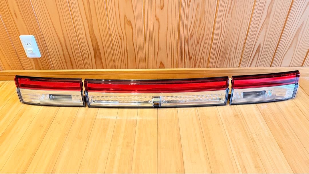 デリカD:5(CV1W) メーカー純正リアガーニッシュ