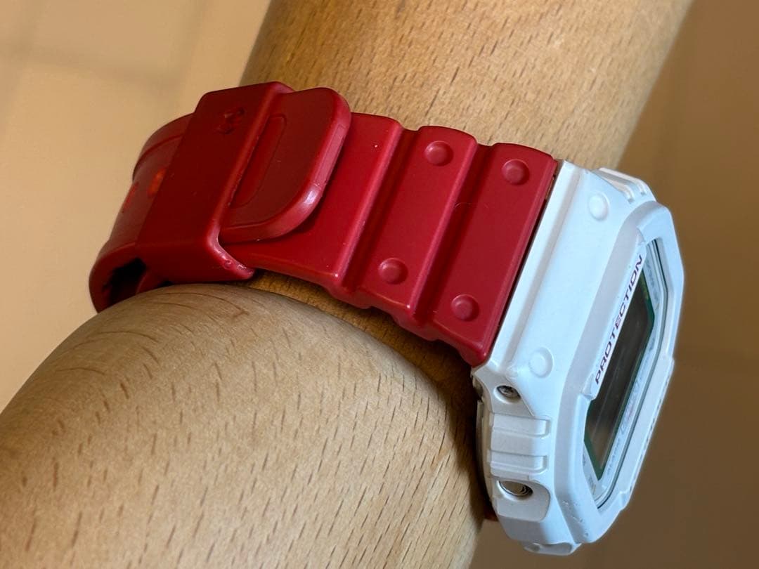 G-SHOCK/限定/バイカラー/DW-5600/招き猫/スピード/時計/赤×白