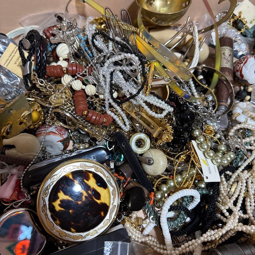 イミテーション　アクセサリー　まとめ　6.２キロ