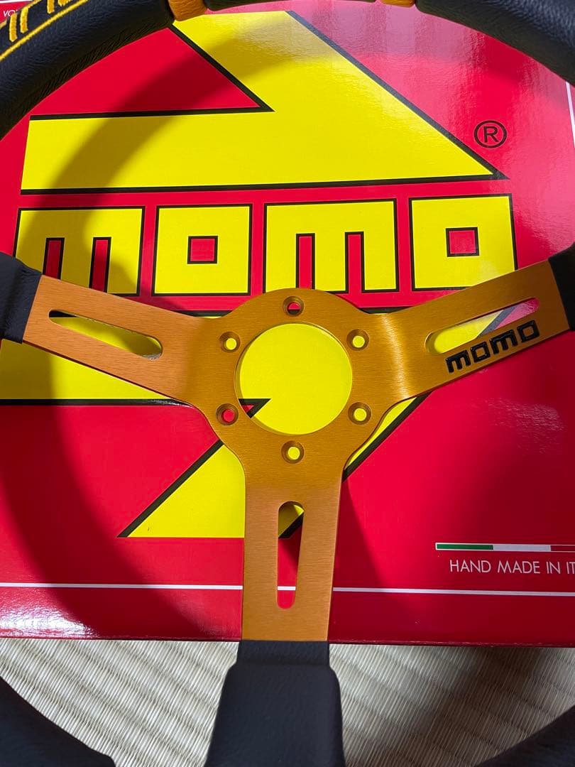 momo DRIFTING ステアリング　φ35 ディープコーン