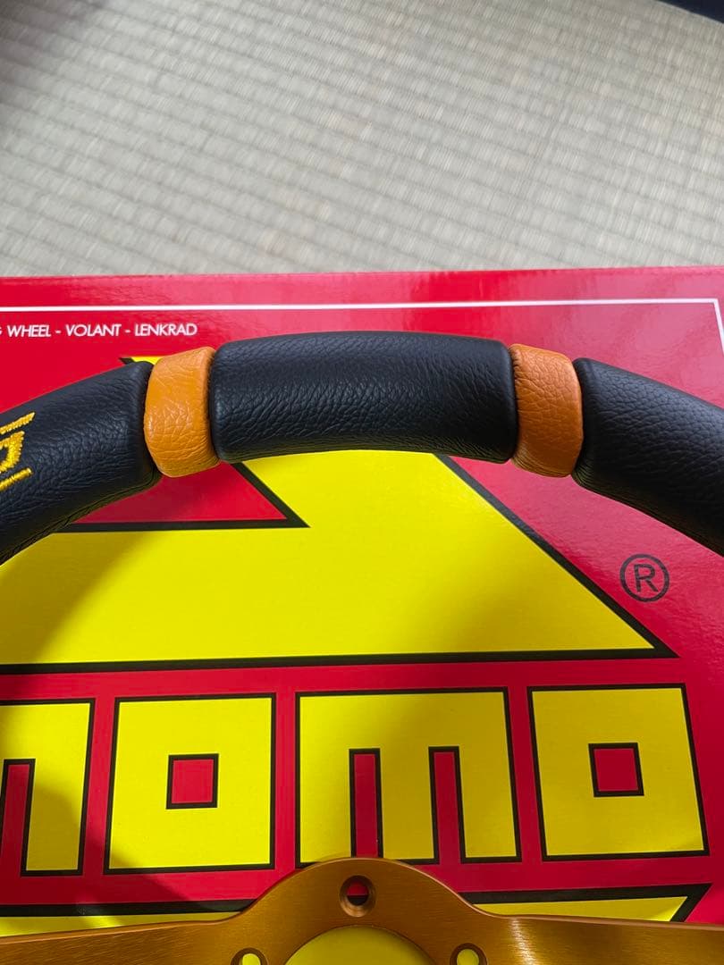 momo DRIFTING ステアリング　φ35 ディープコーン