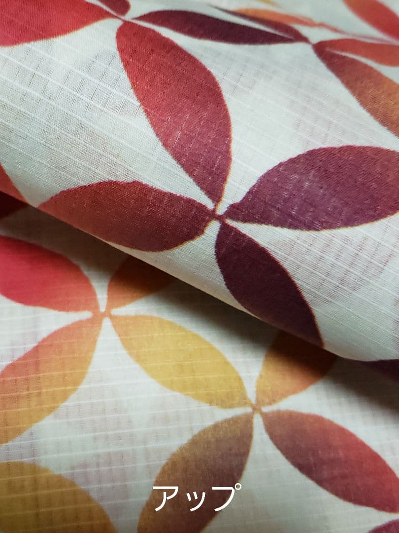 オール新品■ワンランク上着物風七宝模様浴衣，高級半幅帯，帯留め，桐下駄６点セット