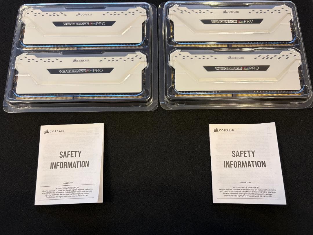 CORSAIR DDR4-2666MHz RGBメモリ32GB [8GB×4枚]