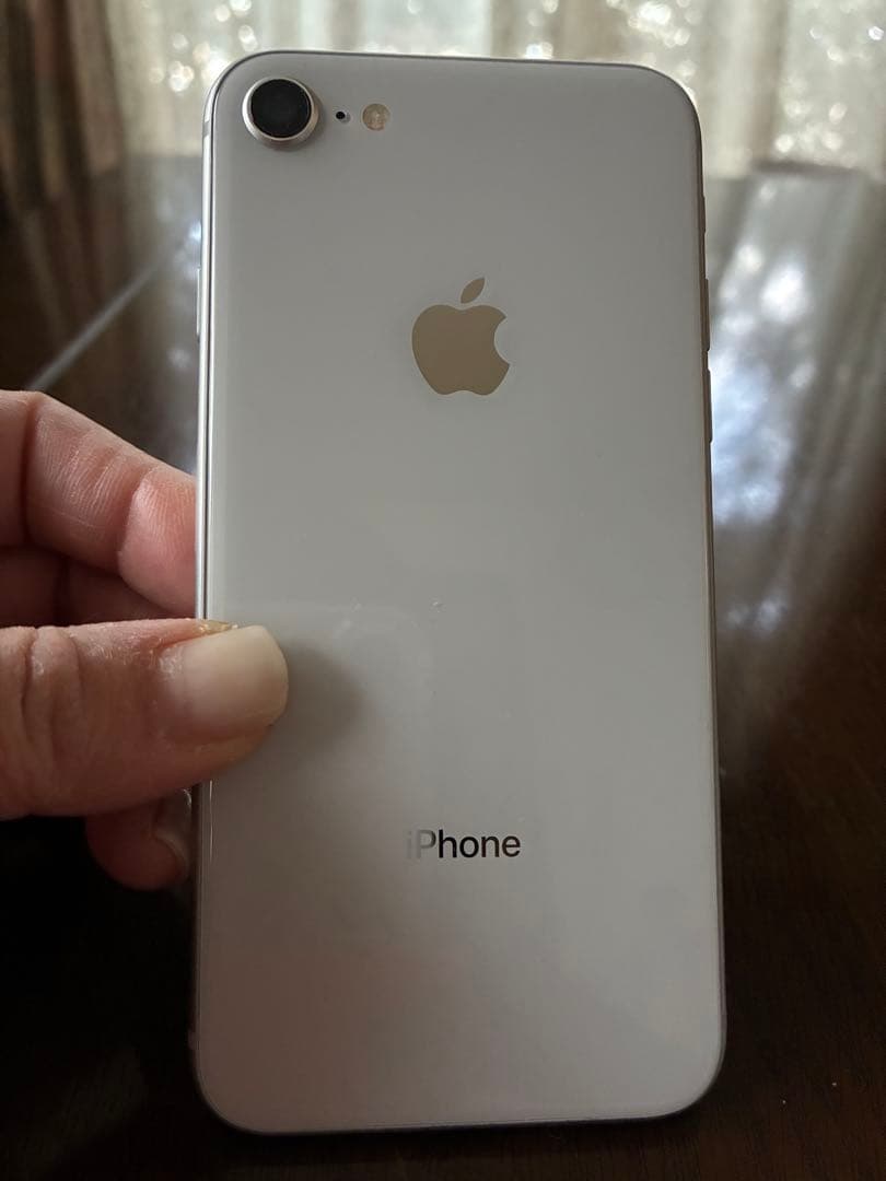 S*）様 Apple iPhone 8 ホワイト 本体 イヤフォン付き