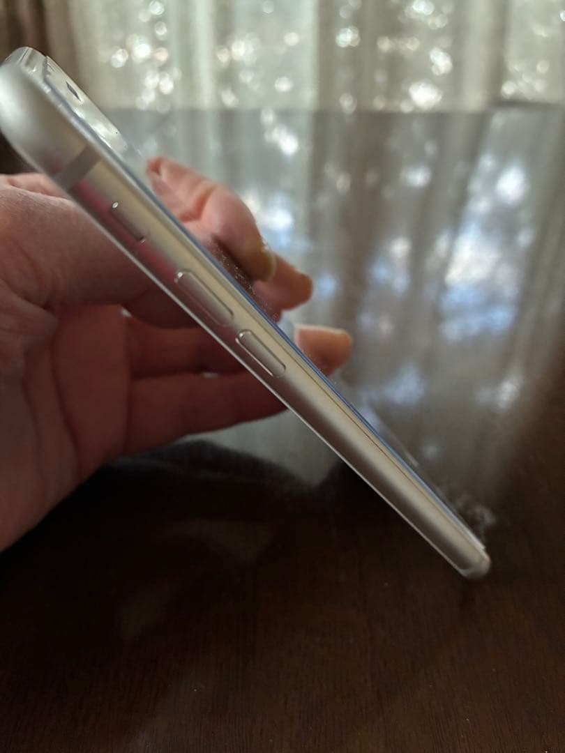 S*）様 Apple iPhone 8 ホワイト 本体 イヤフォン付き