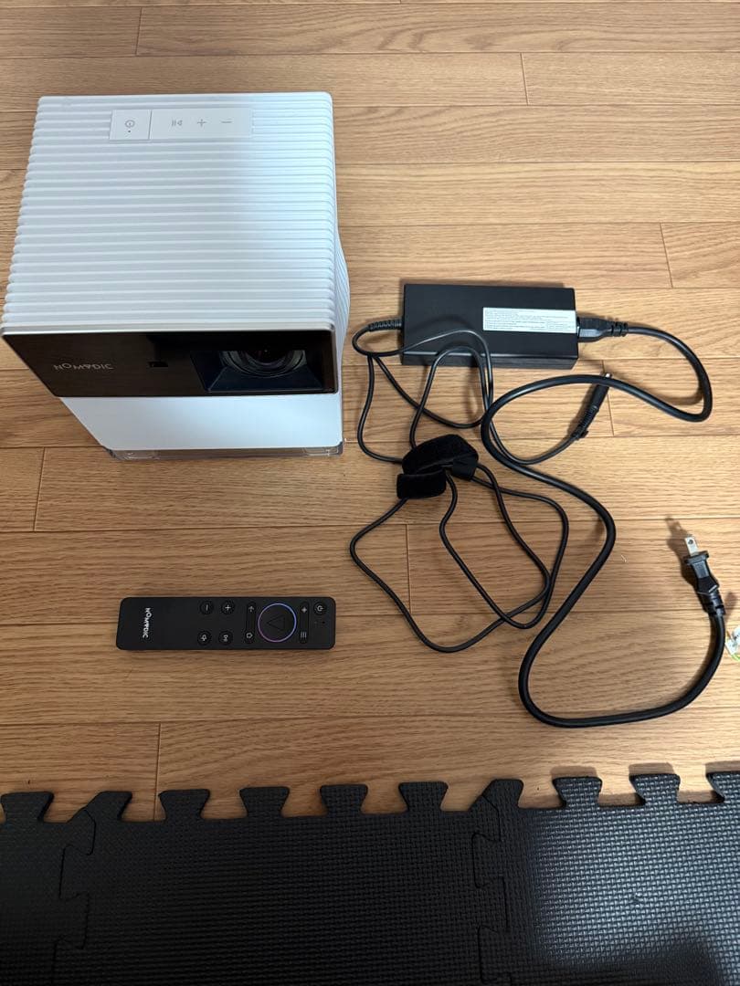 NOMADIC E1000 プロジェクター本体