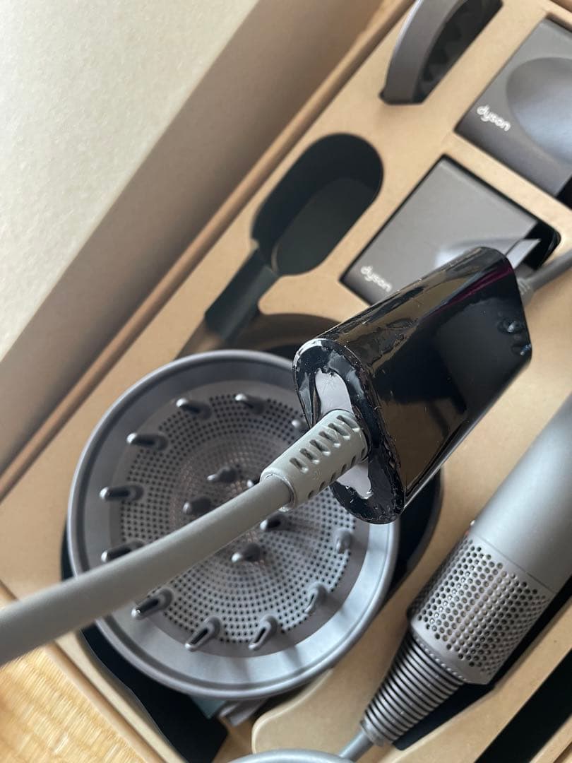 ダイソン　ドライヤー　Dyson Supersonic ヘアドライヤー