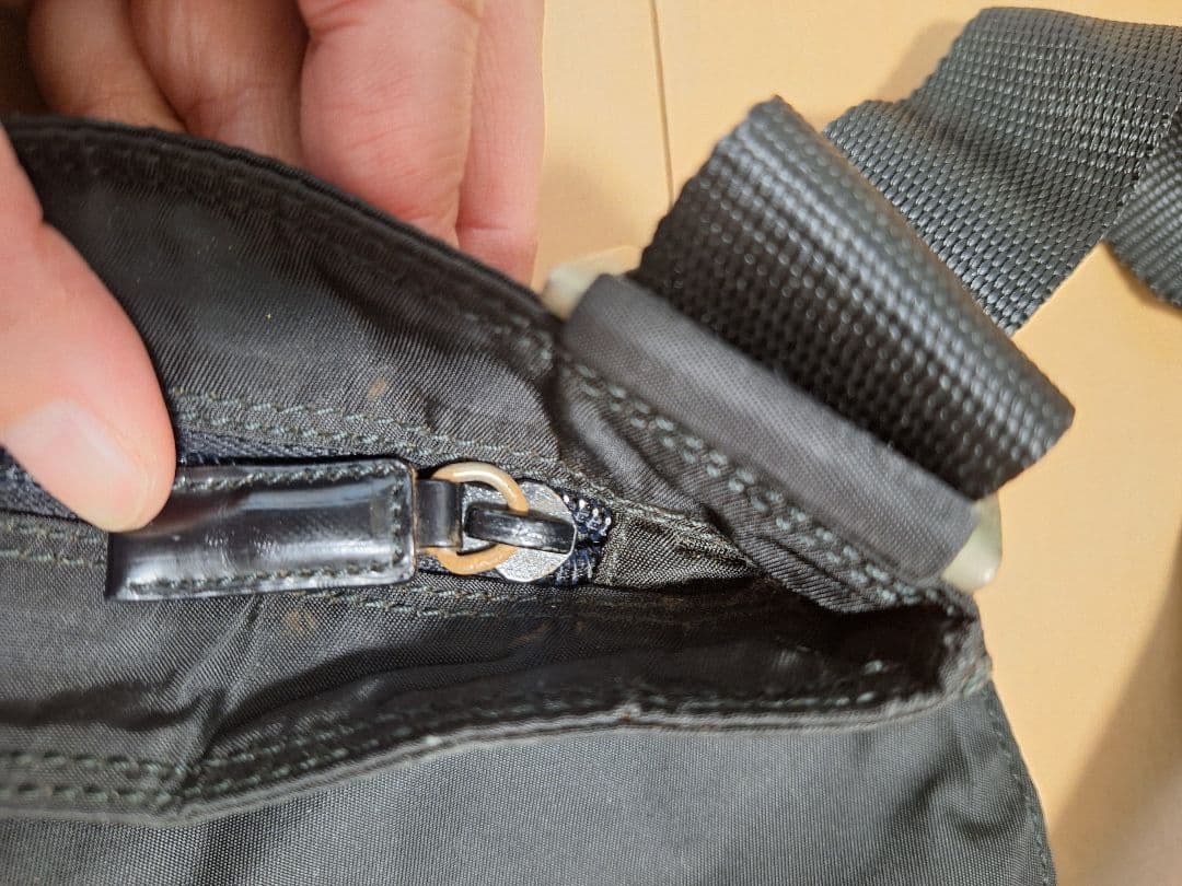 プラダ　ショルダーバッグ　B7372