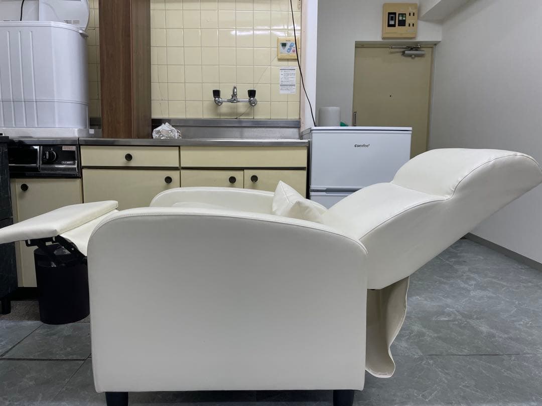 【引き取り優先】ホワイト リクライニングソファ 1人掛け