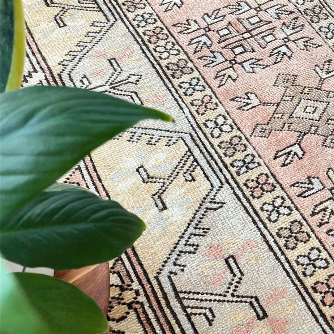 アールデコ調　81×131✳︎直線　くすみピンク　ベージュ　トルコヴィンテージラグ